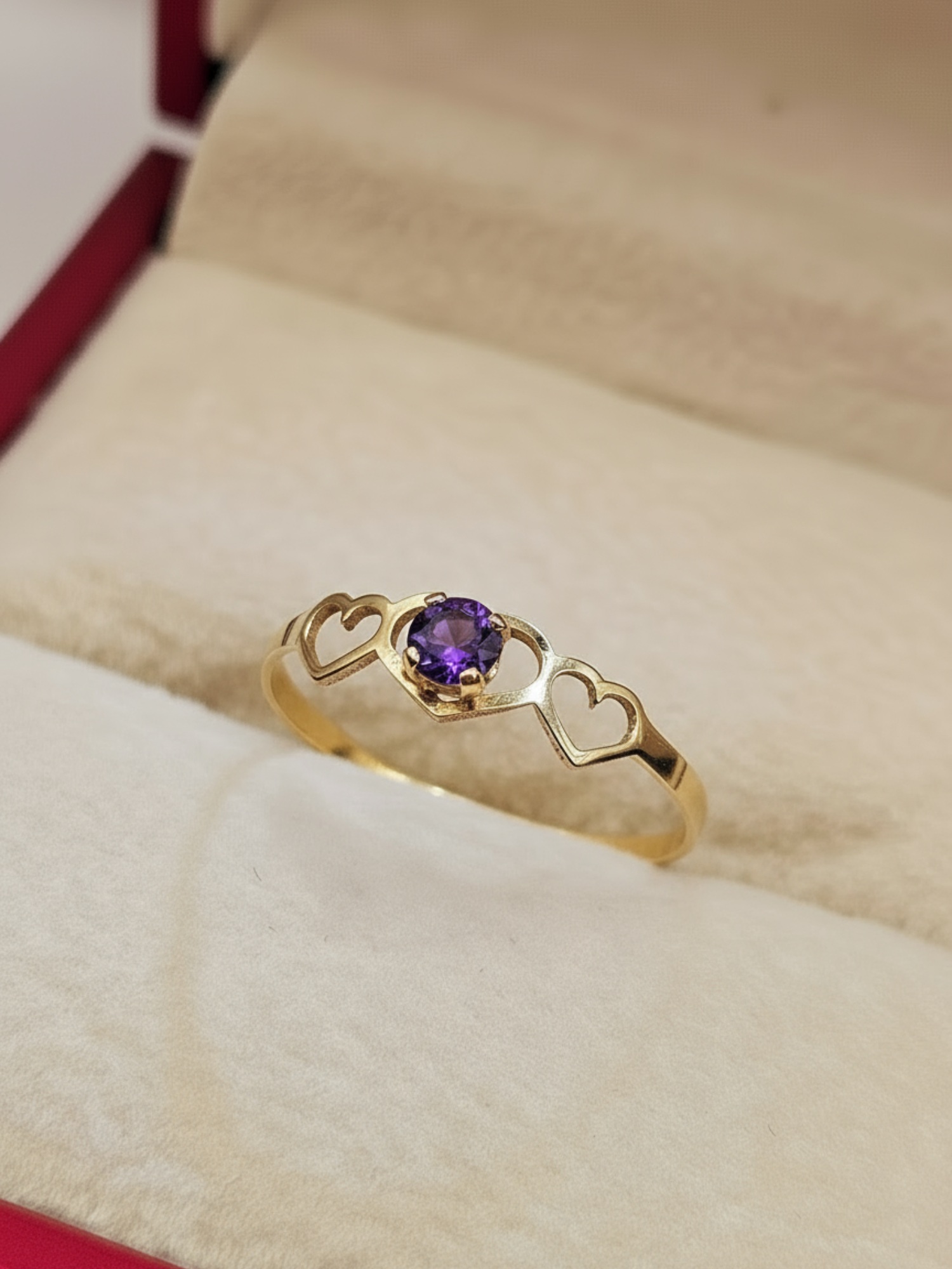 Anillo silueta tres corazones amatista 0.7 grs Oro 18k 3