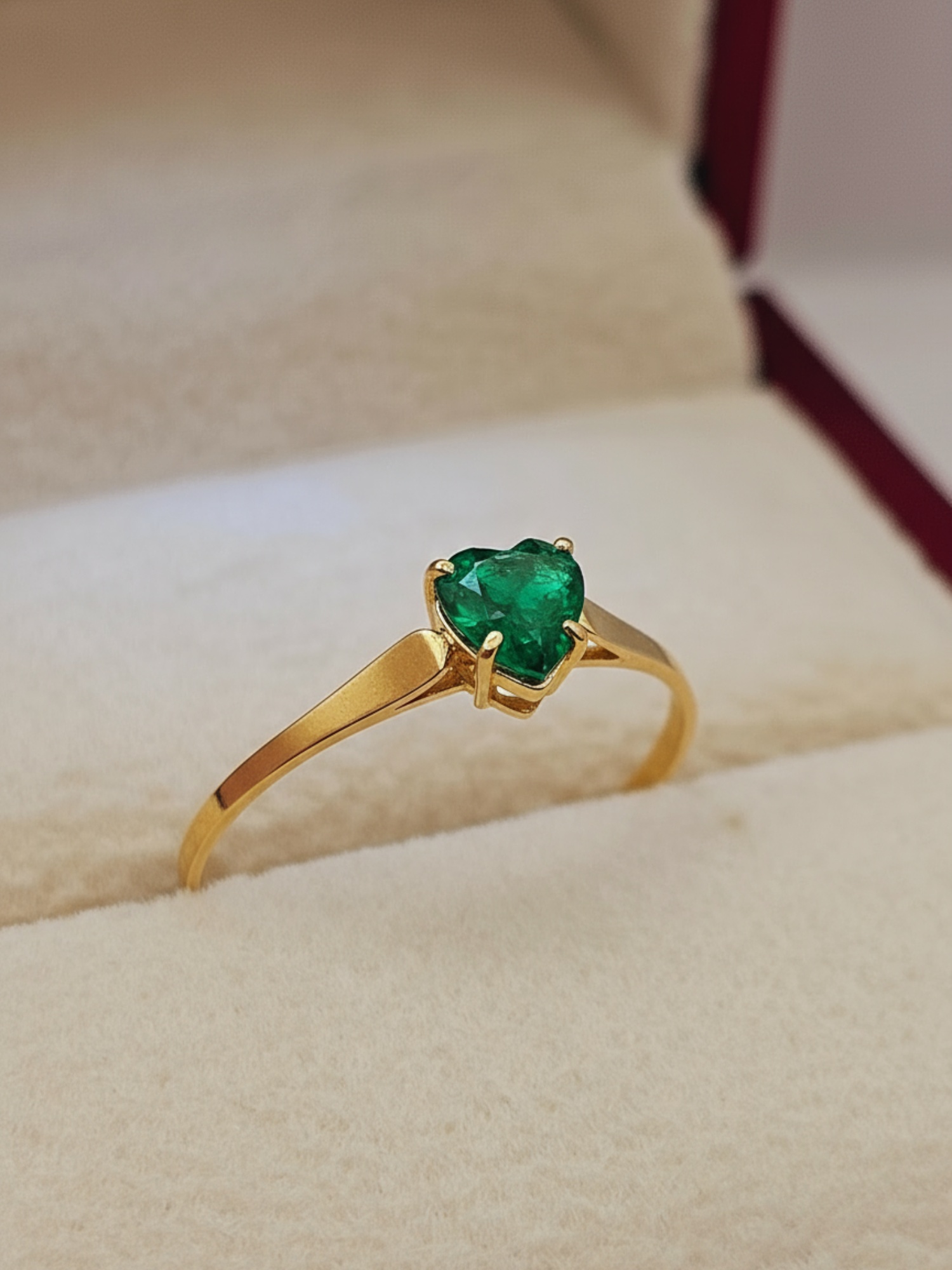 Anillo chatón corazón esmeralda 1.1 grs Oro 18k 3