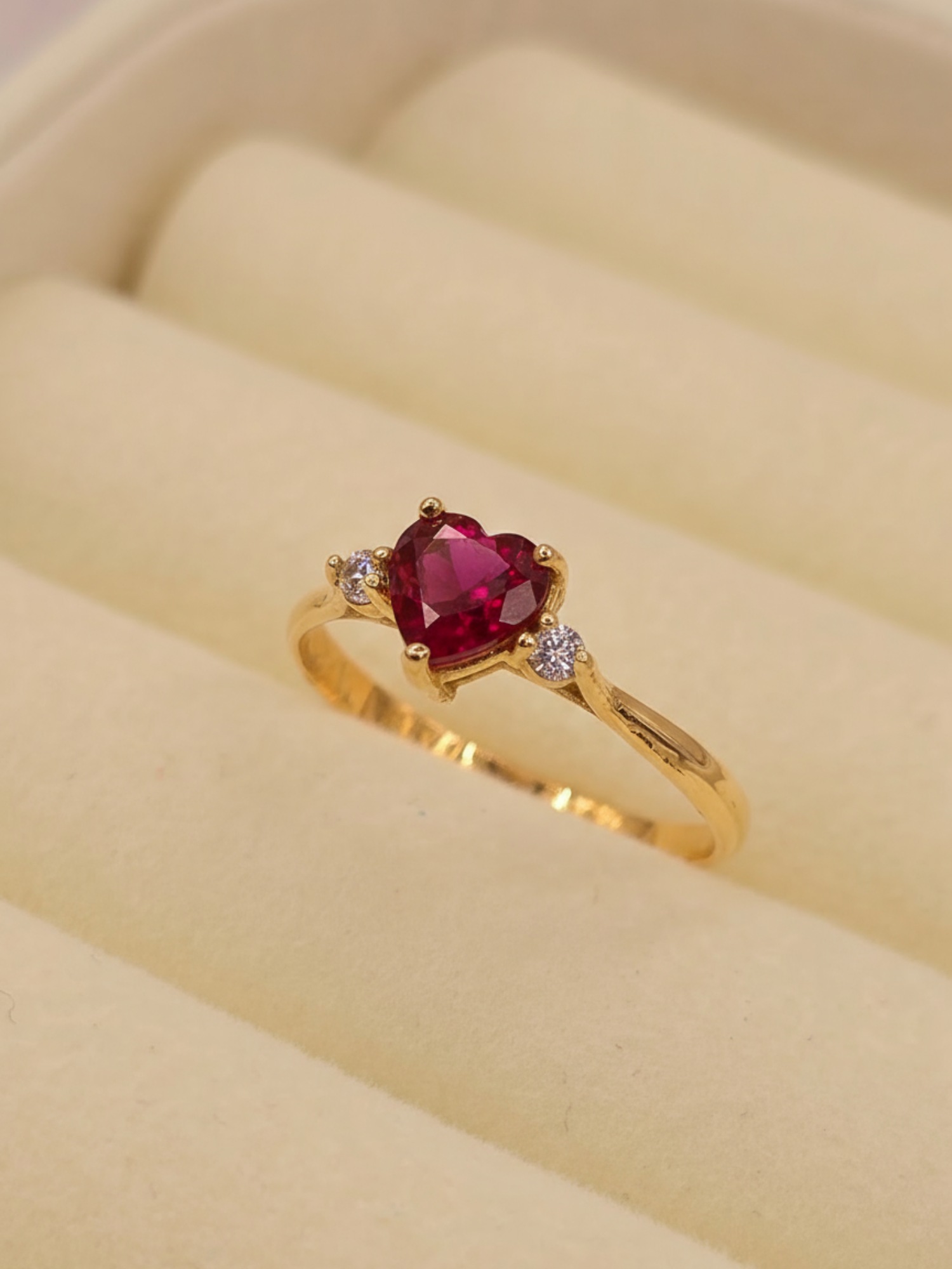 Anillo princesa corazón rubi y circones 1.7 grs Oro 18k 5