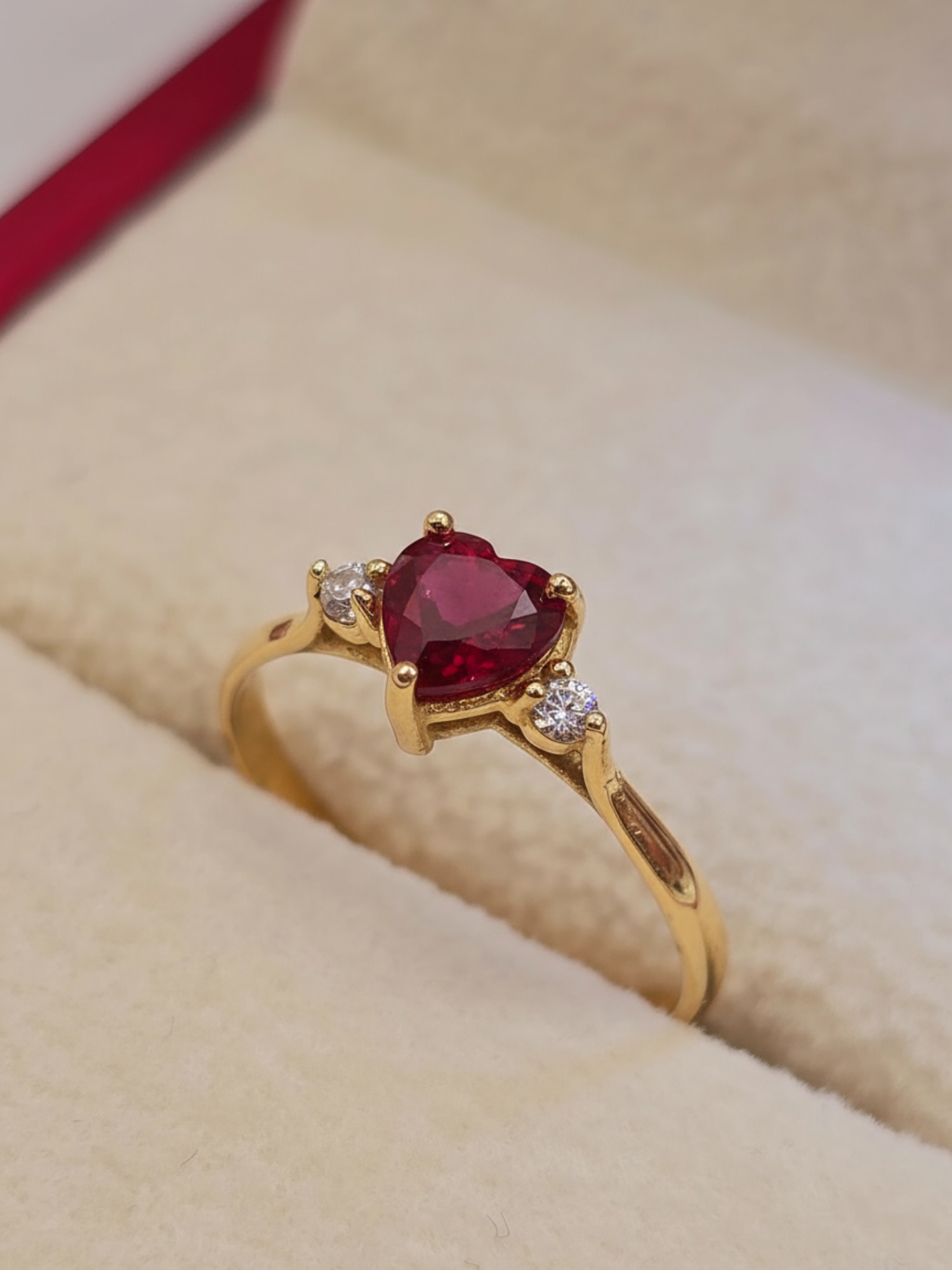 Anillo princesa corazón rubi y circones 1.7 grs Oro 18k 6