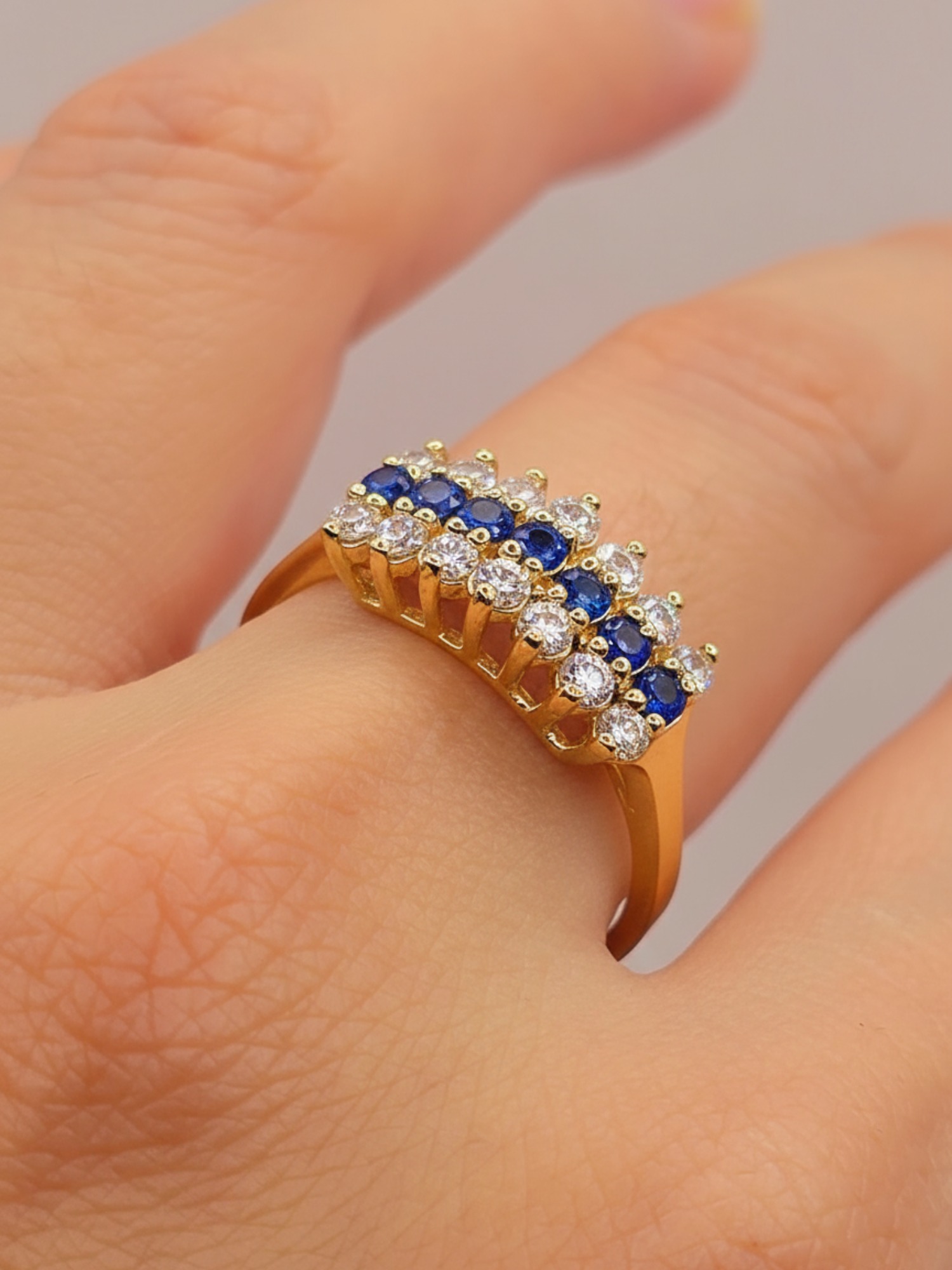 Anillo condesa zafiros y circones 4.5 grs Oro 18k 5