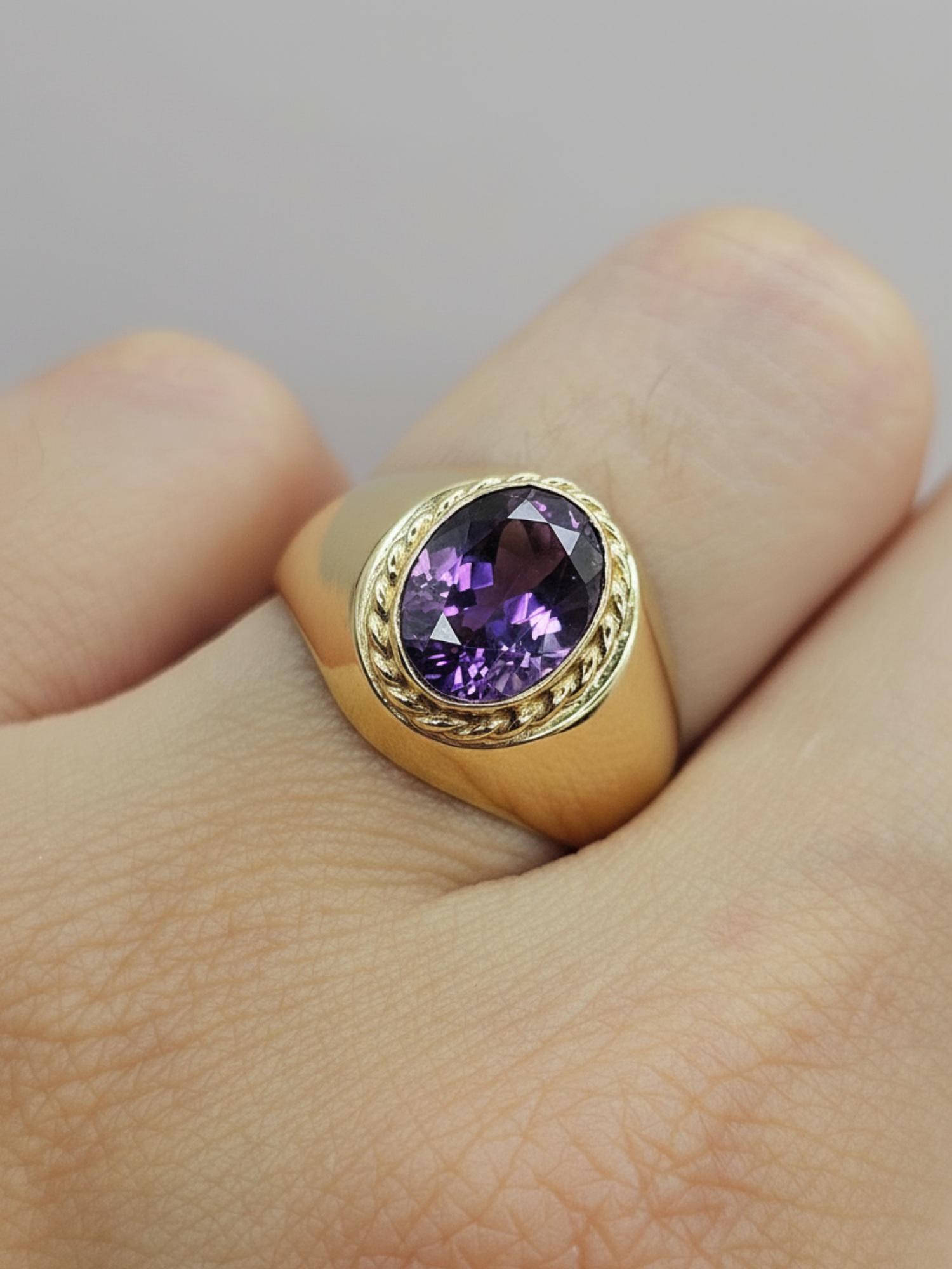 Anillo bolocco amatista 4 grs Oro 18k 1