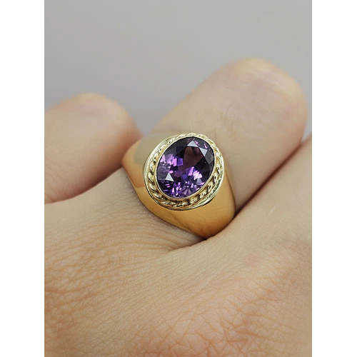 Anillo bolocco amatista 4 grs Oro 18k