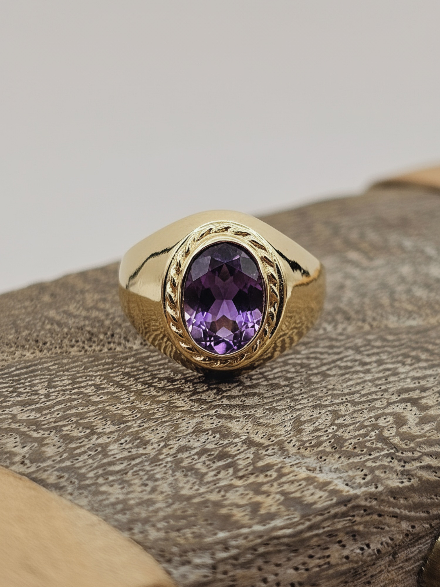 Anillo bolocco amatista 4 grs Oro 18k 5