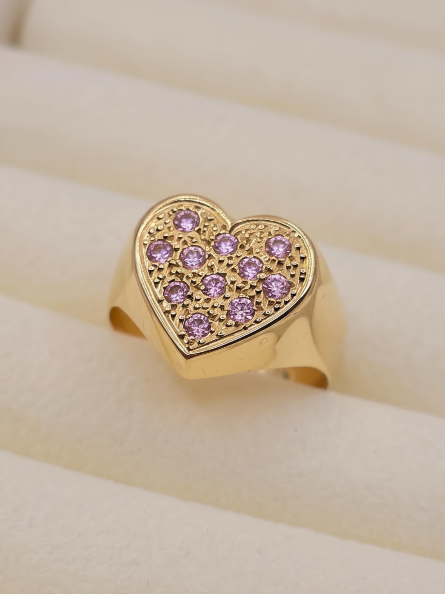 Anillo corazón rosa de francia 5.3 grs Oro 18k 1