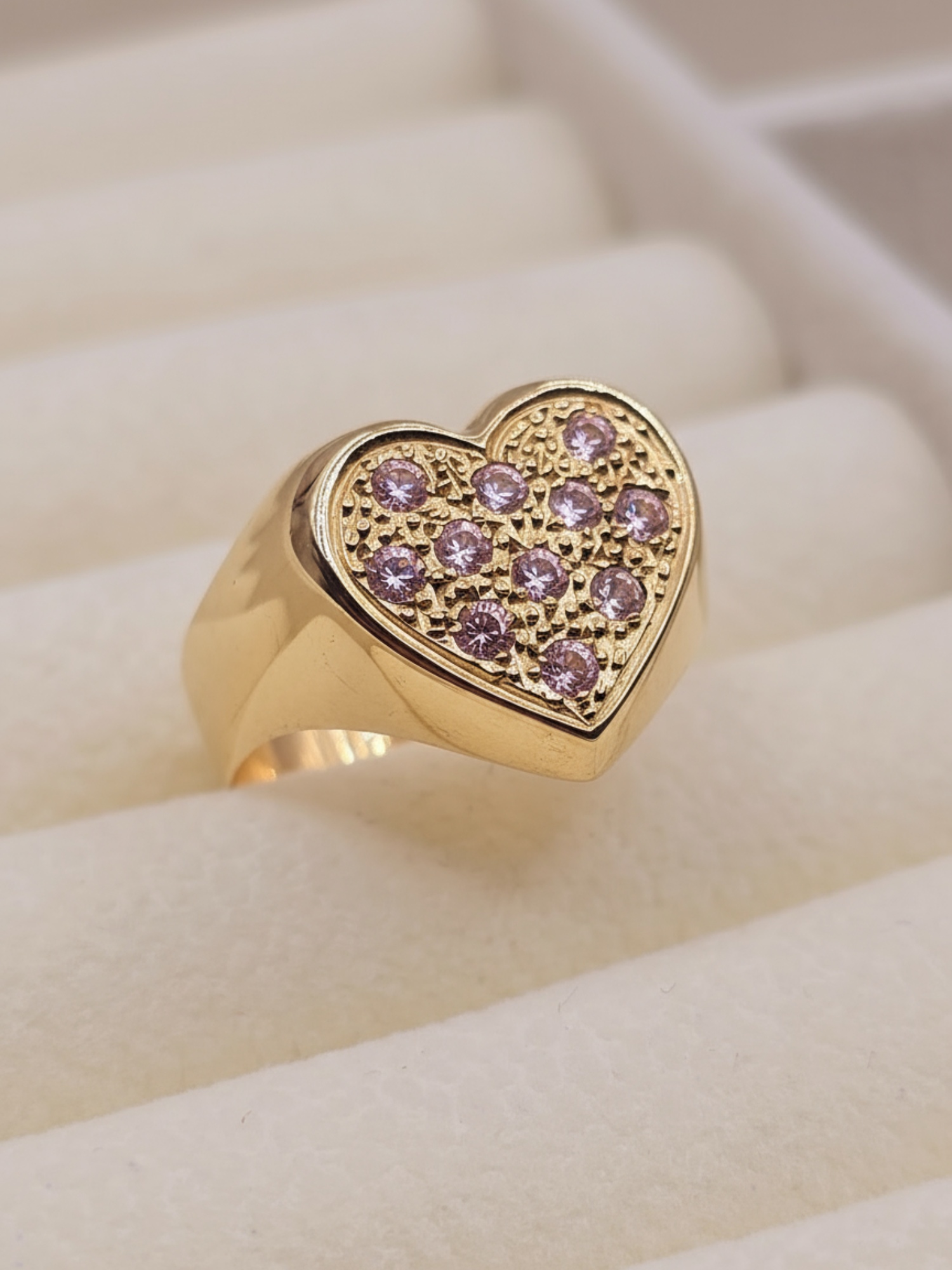 Anillo corazón rosa de francia 5.3 grs Oro 18k 5