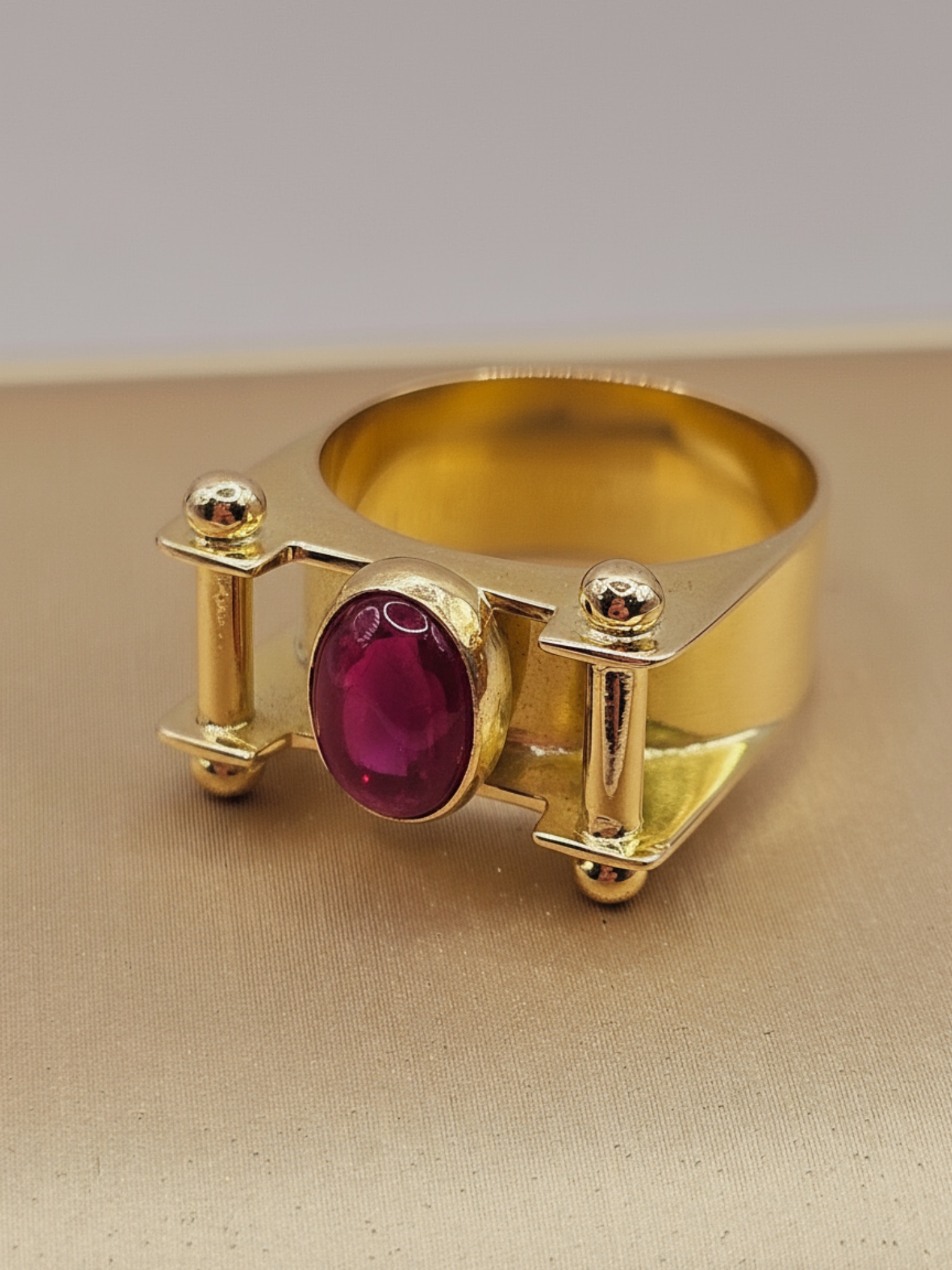 Anillo reina Charlotte con rubi ovalado 8 grs Oro 18k 1