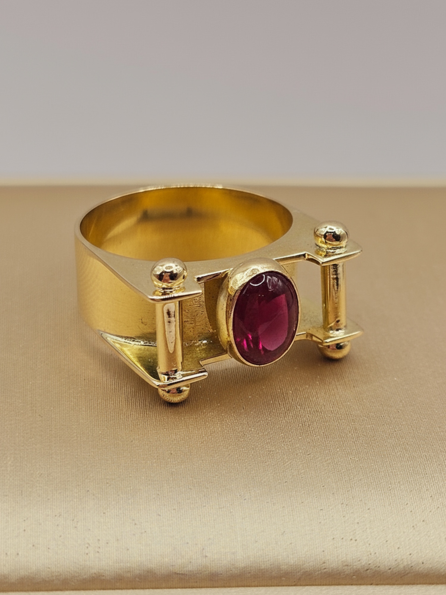 Anillo reina Charlotte con rubi ovalado 8 grs Oro 18k 7