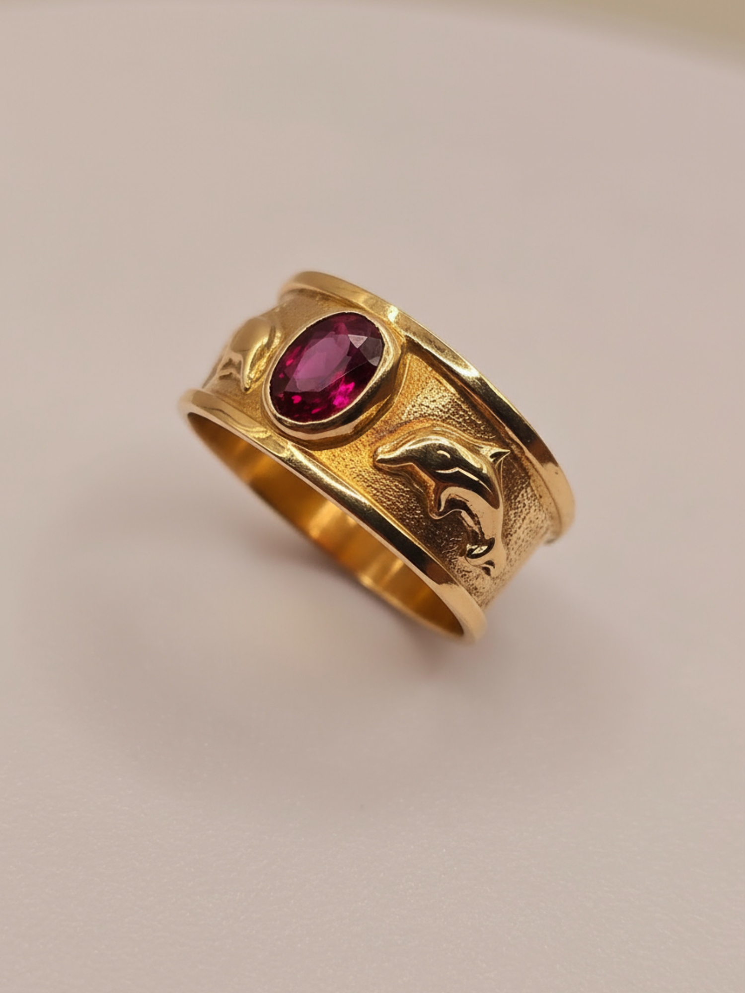 Anillo delfines y rubi 9 mm 4 grs Oro 18k 4