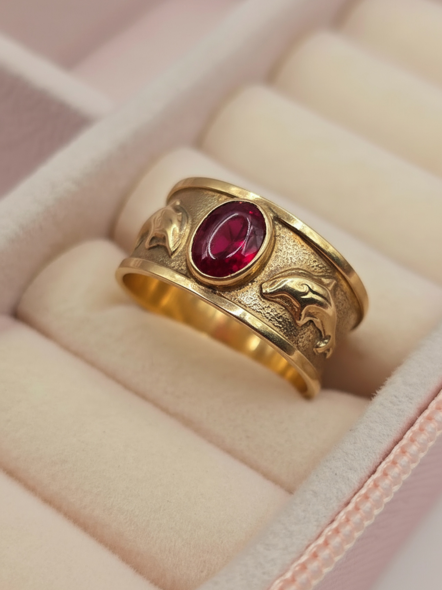 Anillo delfines y rubi 9 mm 4 grs Oro 18k 2