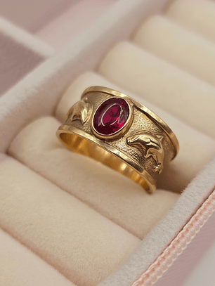 Anillo delfines y rubi 9 mm 4 grs Oro 18k