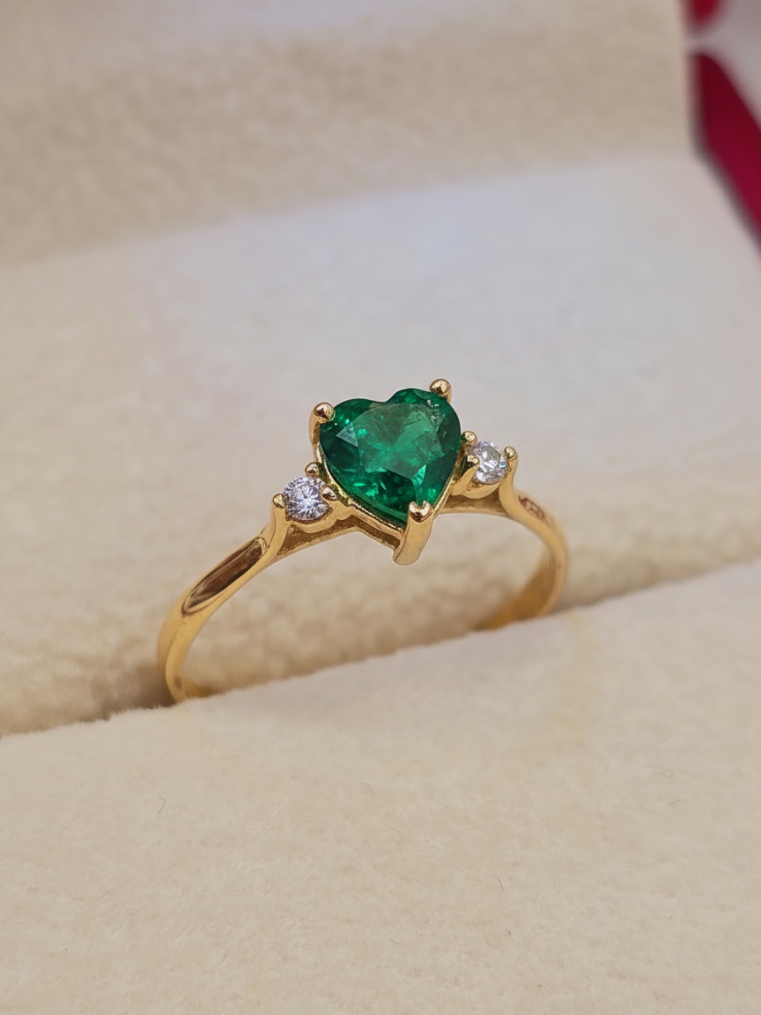 Anillo princesa corazón esmeralda y circones 1.7 grs Oro 18k 5