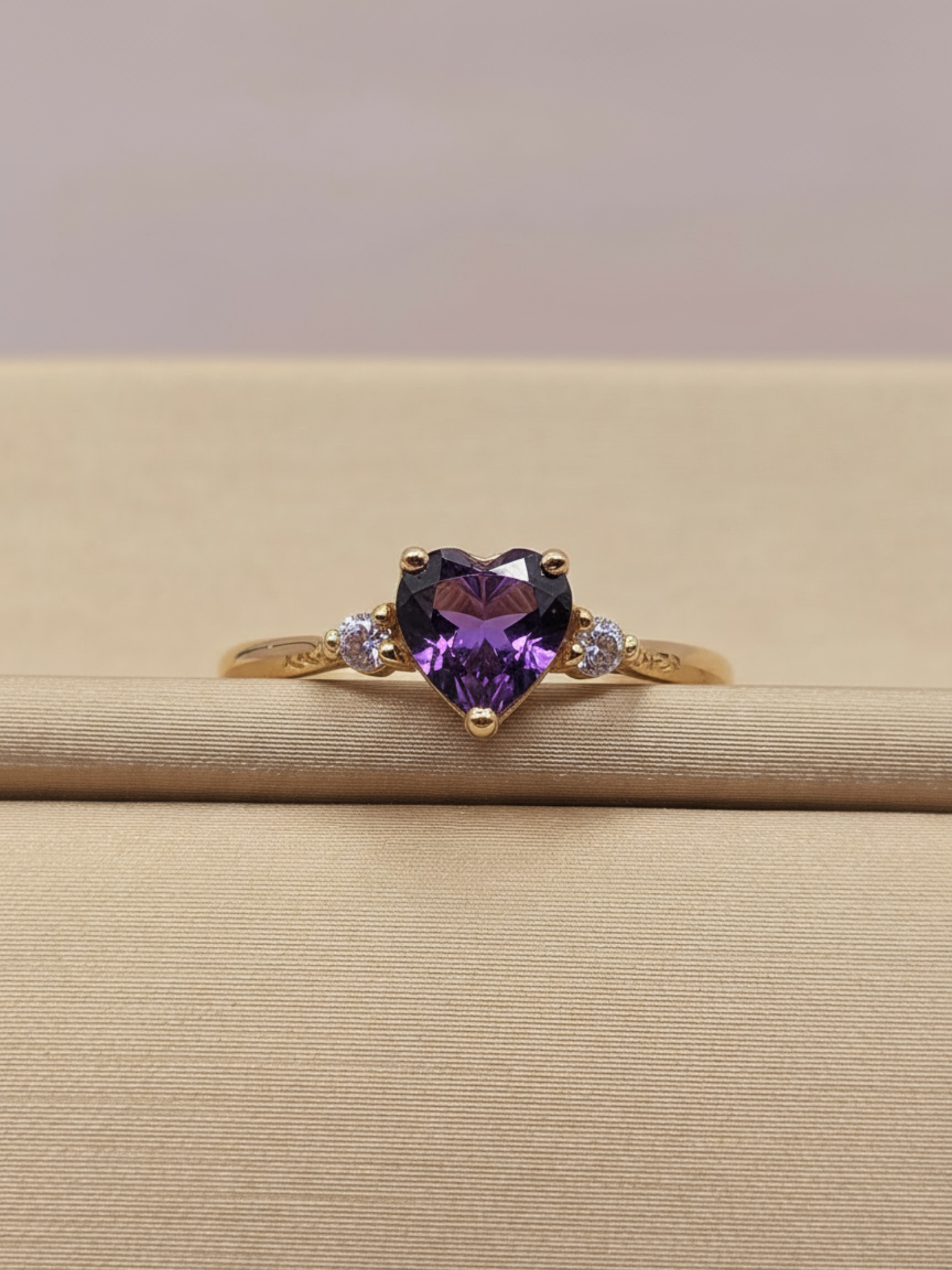 Anillo princesa corazón amatista y circones 1.7 grs Oro 18k 5