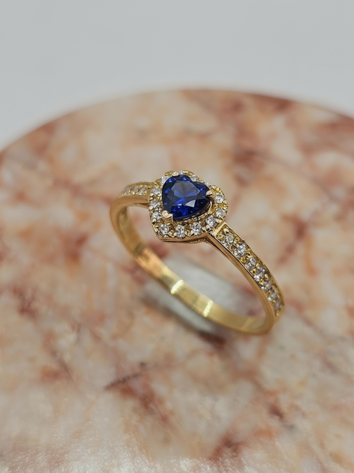 Anillo doble corazón cintillo zafiro 3 grs Oro 18k 3