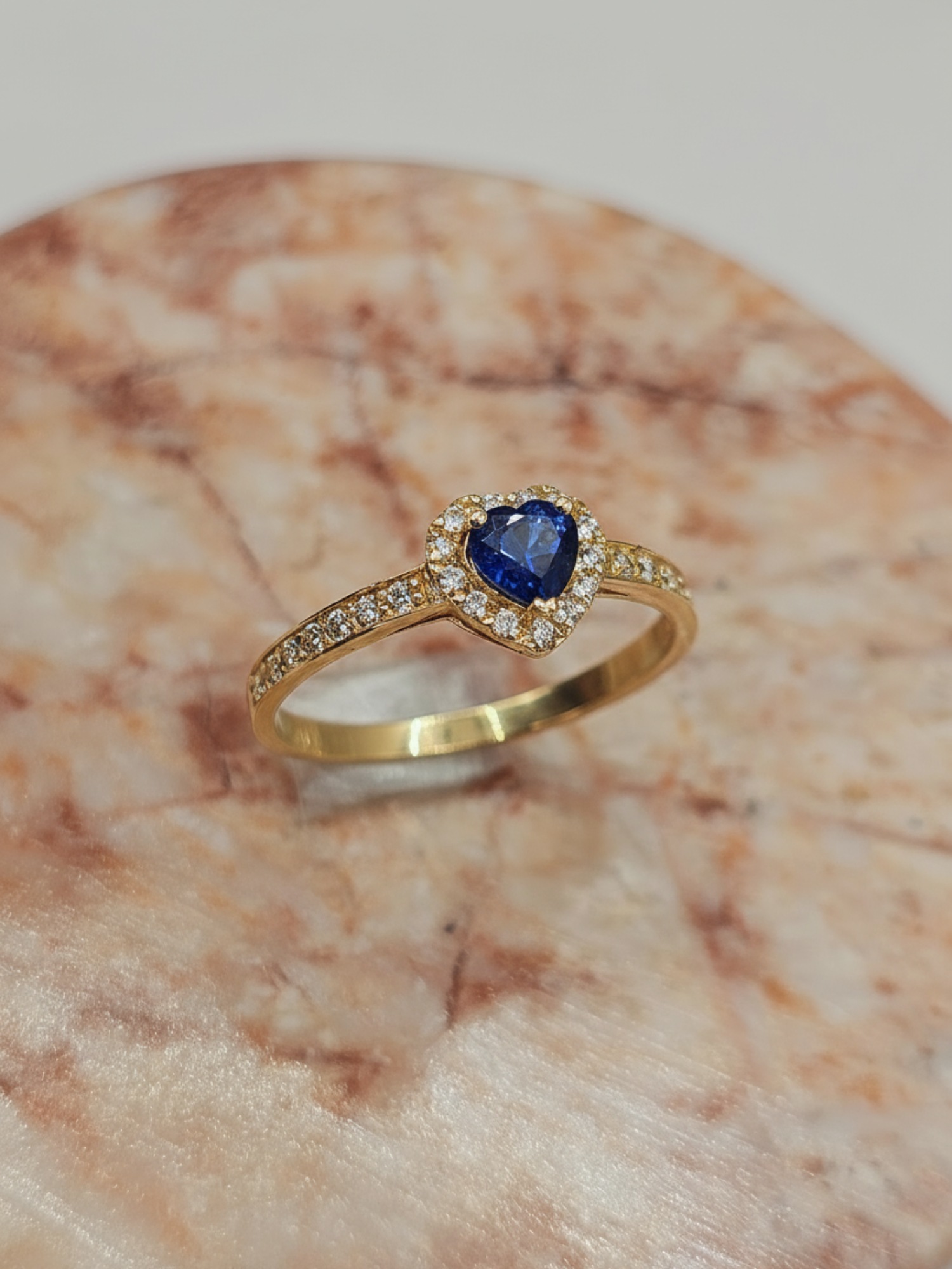 Anillo doble corazón cintillo zafiro 3 grs Oro 18k 4