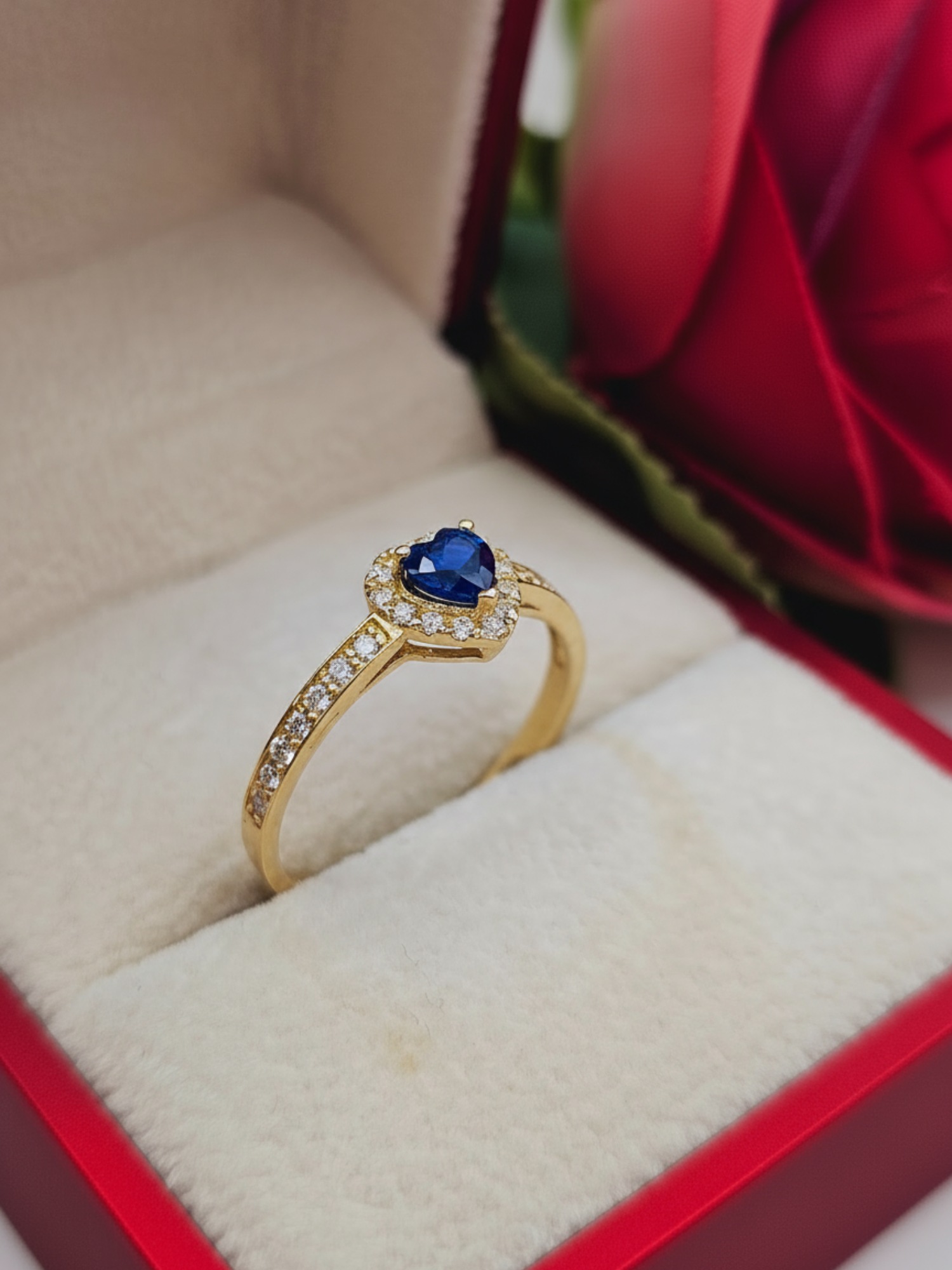 Anillo doble corazón cintillo zafiro 3 grs Oro 18k 5