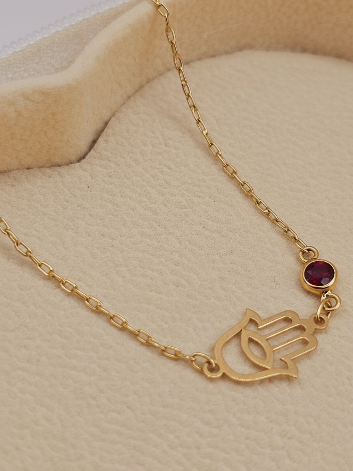 Pulsera mano de Fátima y rubi 19 cm 1.5 grs Oro 18k 1