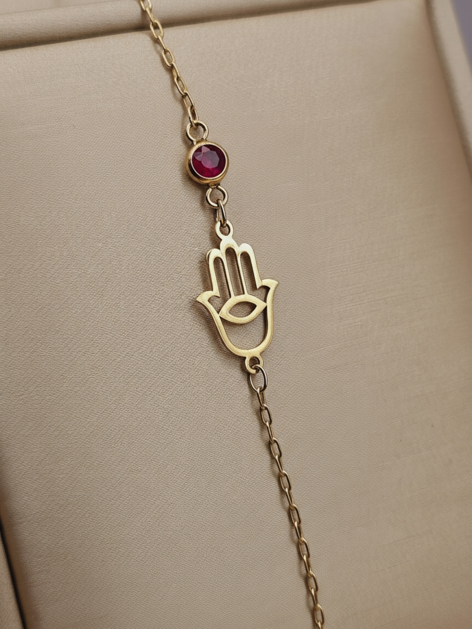 Pulsera mano de Fátima y rubi 19 cm 1.5 grs Oro 18k 2