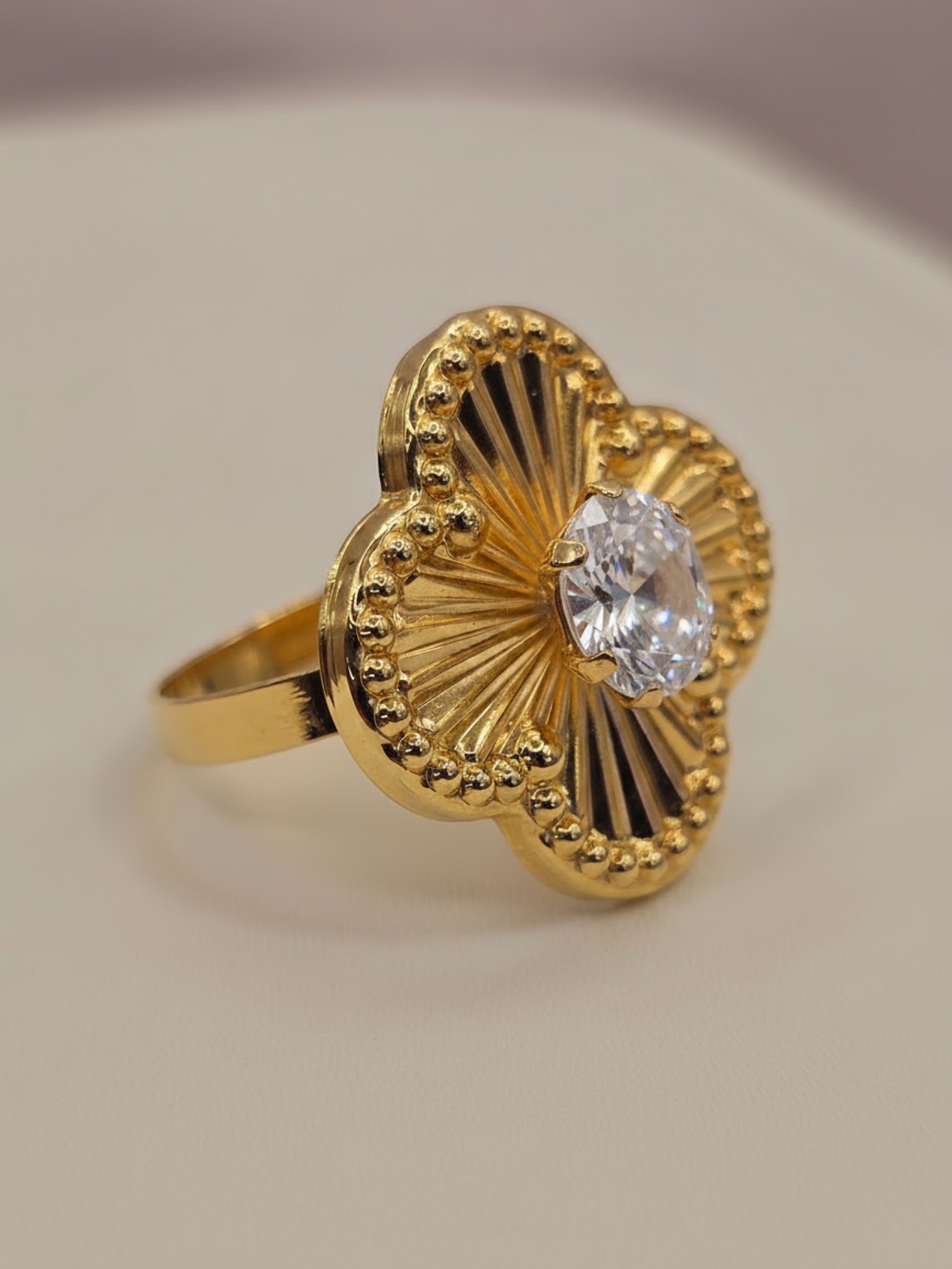 Anillo flor satín circon 4.1 grs Oro 18k 5
