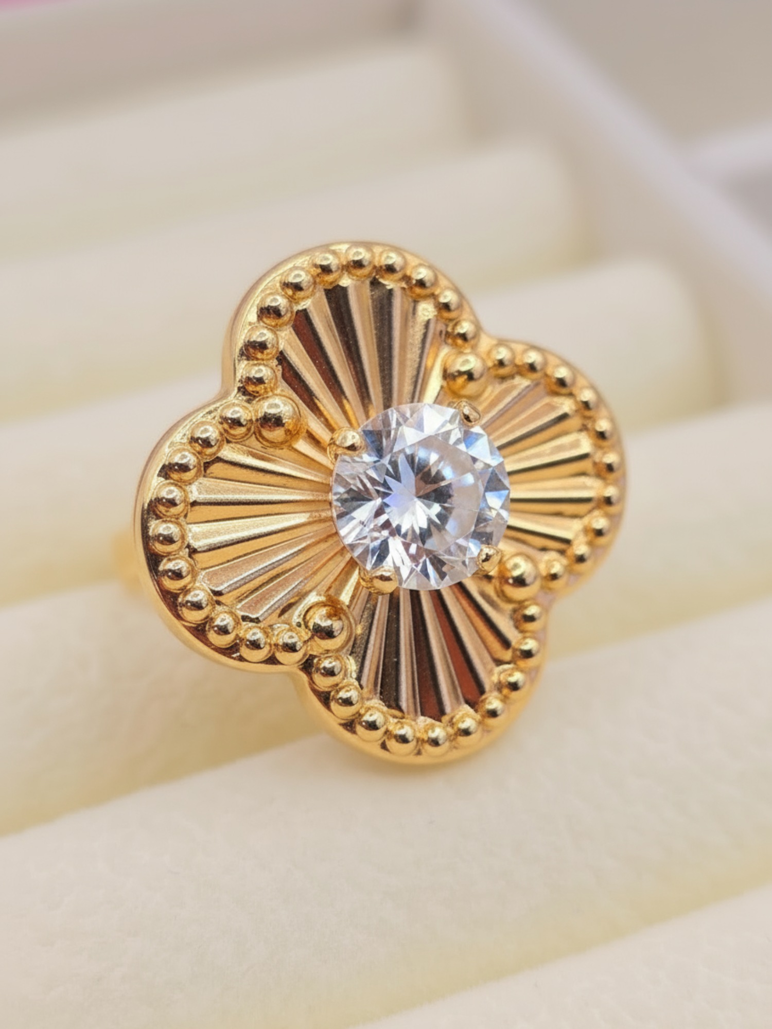 Anillo flor satín circon 4.1 grs Oro 18k 6
