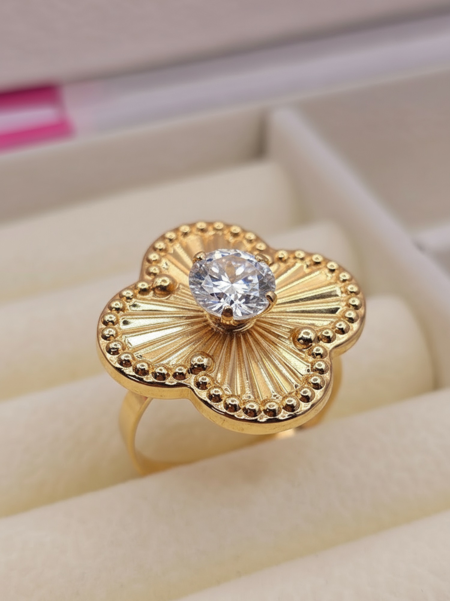 Anillo flor satín circon 4.1 grs Oro 18k 2