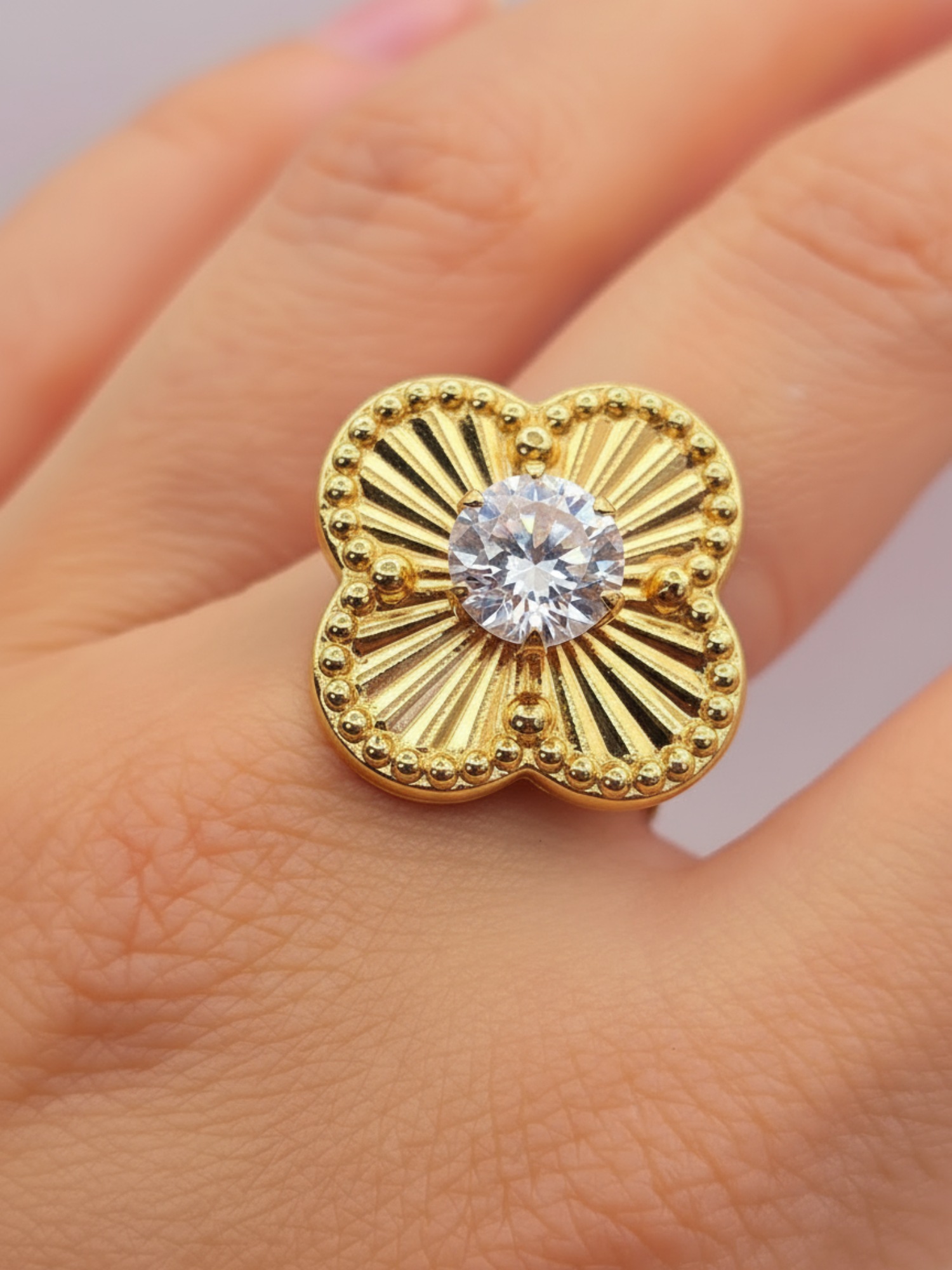 Anillo flor satín circon 4.1 grs Oro 18k 1