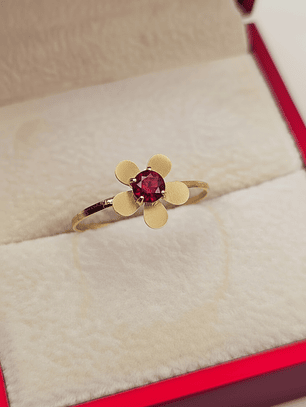 Anillo flor rubi 1.2 grs Oro 18k