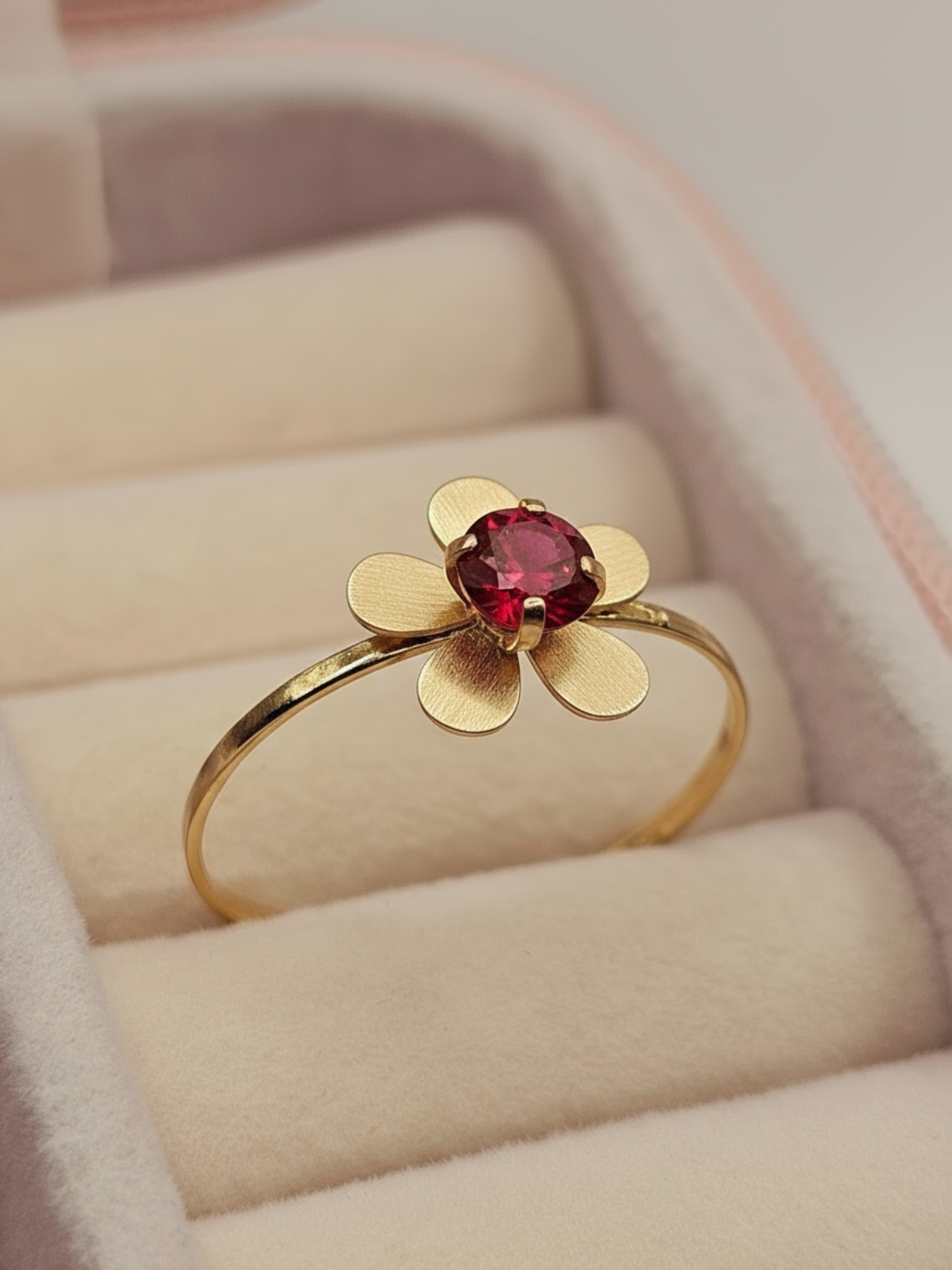 Anillo flor rubi 1.2 grs Oro 18k 3