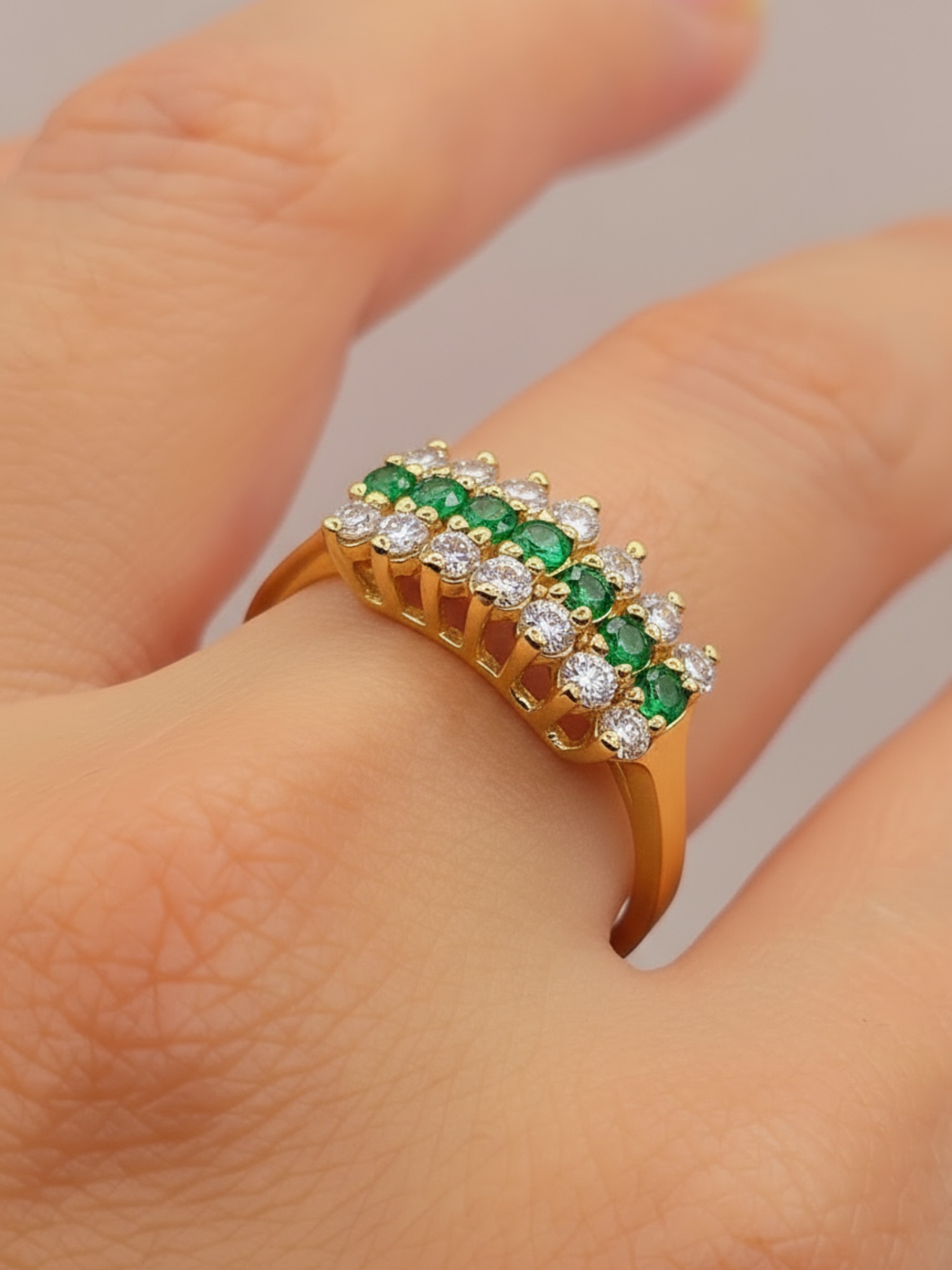 Anillo condesa esmeraldas y circones 4.5 grs Oro 18k 2