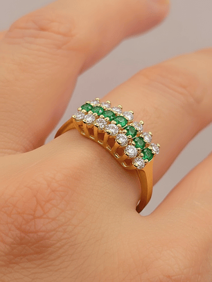 Anillo condesa esmeraldas y circones 4.5 grs Oro 18k