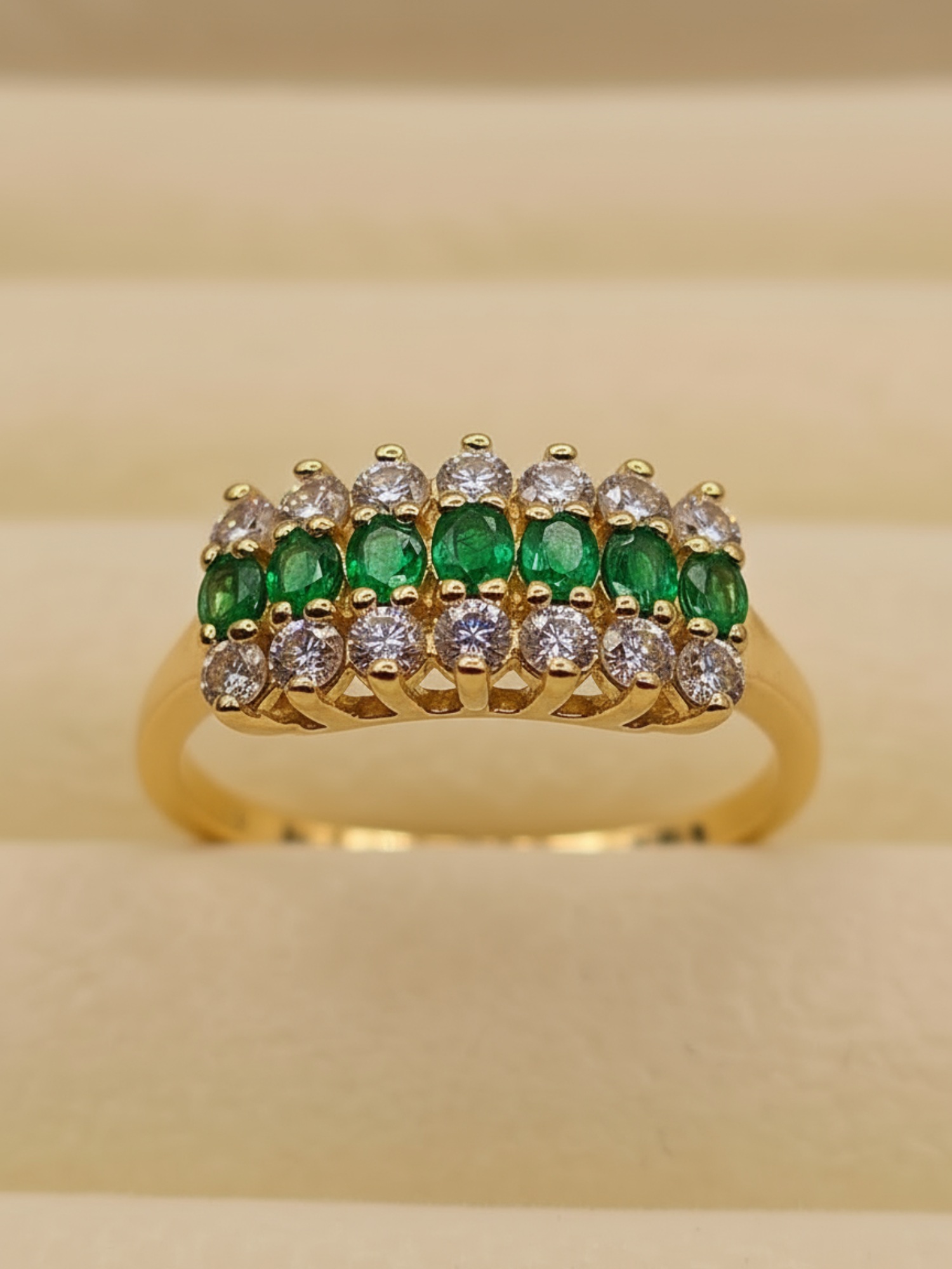 Anillo condesa esmeraldas y circones 4.5 grs Oro 18k 1