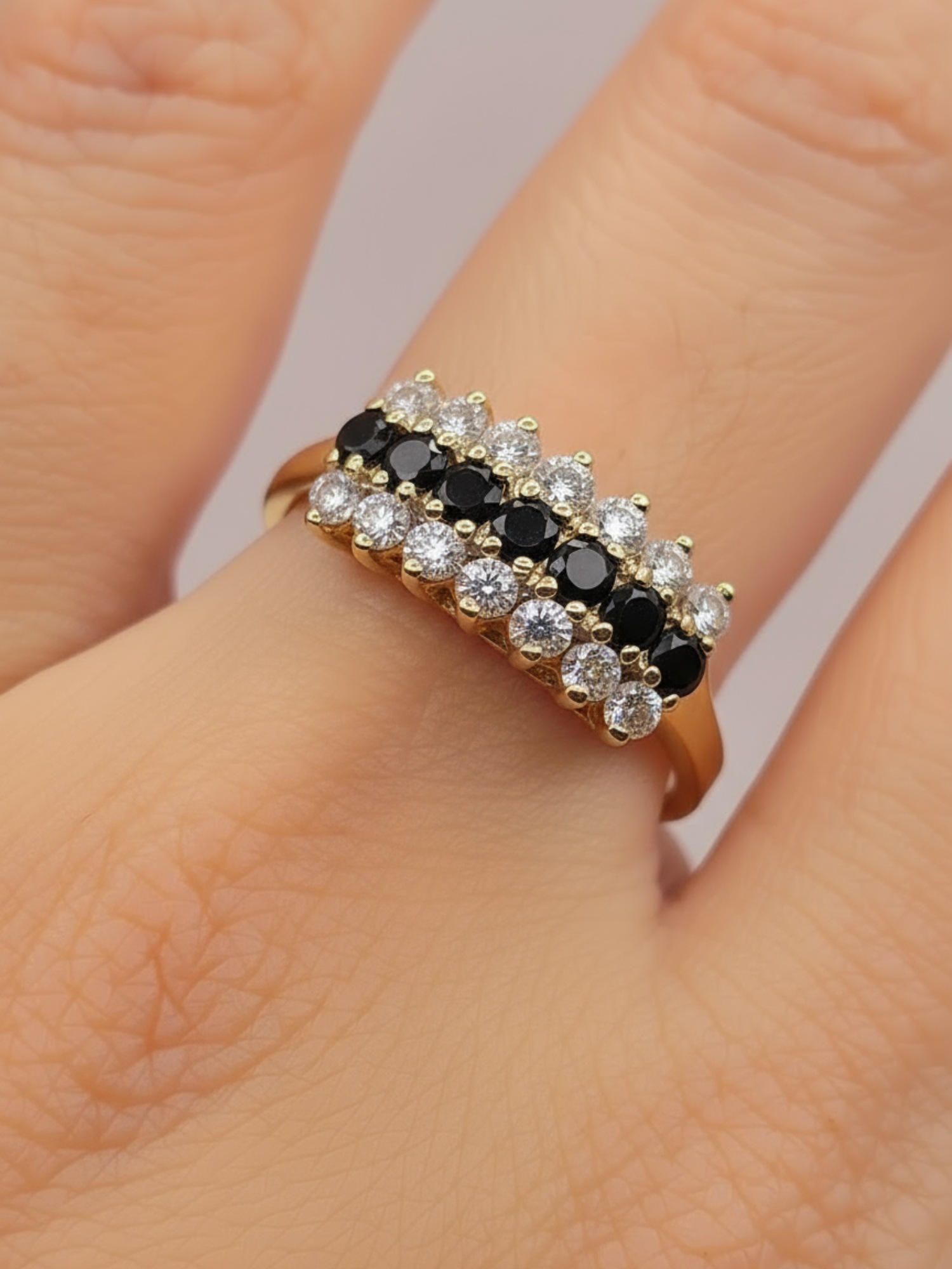 Anillo condesa onix y circones 4.5 grs Oro 18k 2