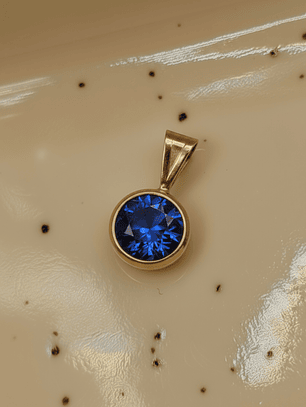 Colgante punto de luz 11 zafiro mm 0.5 grs Oro 18k