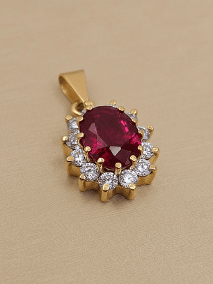 Colgante reina circones y rubi 2.2 cm 2.6 grs Oro 18k