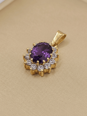 Colgante reina circones y amatista 2.2 cm 2.6 grs Oro 18k