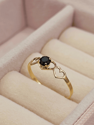Anillo silueta tres corazones onix 0.7 grs Oro 18k
