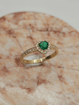 Anillo doble corazón cintillo esmeralda 3 grs Oro 18k
