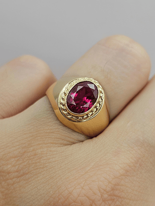 Anillo bolocco rubi 4 grs Oro 18k