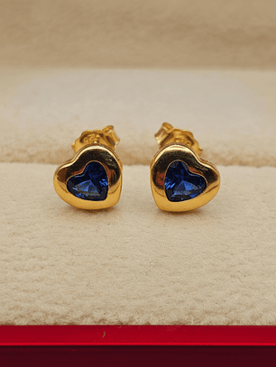 Aros corazón zafiro 7.5 mm 1.5 grs Oro 18k