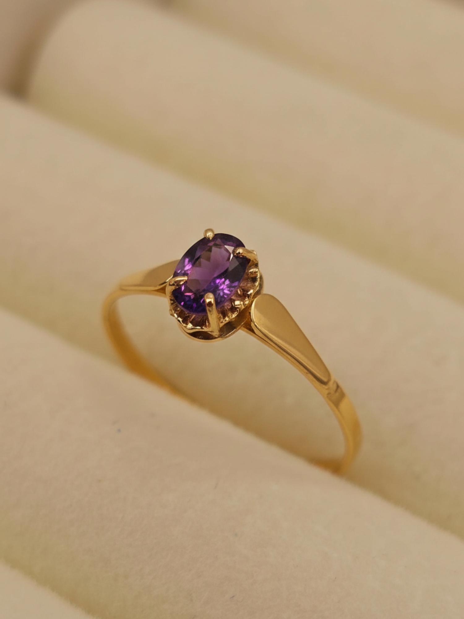 Anillo chatón ovalado amatista 1.1 grs Oro 18k 3