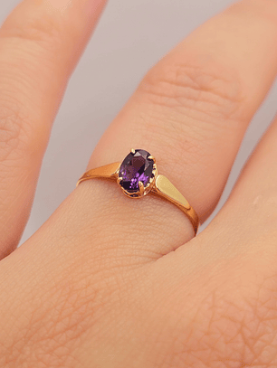 Anillo chatón ovalado amatista 1.1 grs Oro 18k