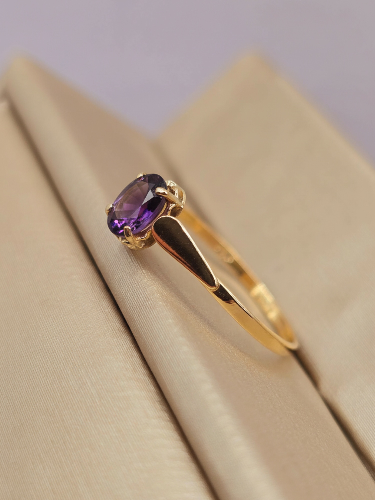 Anillo chatón ovalado amatista 1.1 grs Oro 18k 7