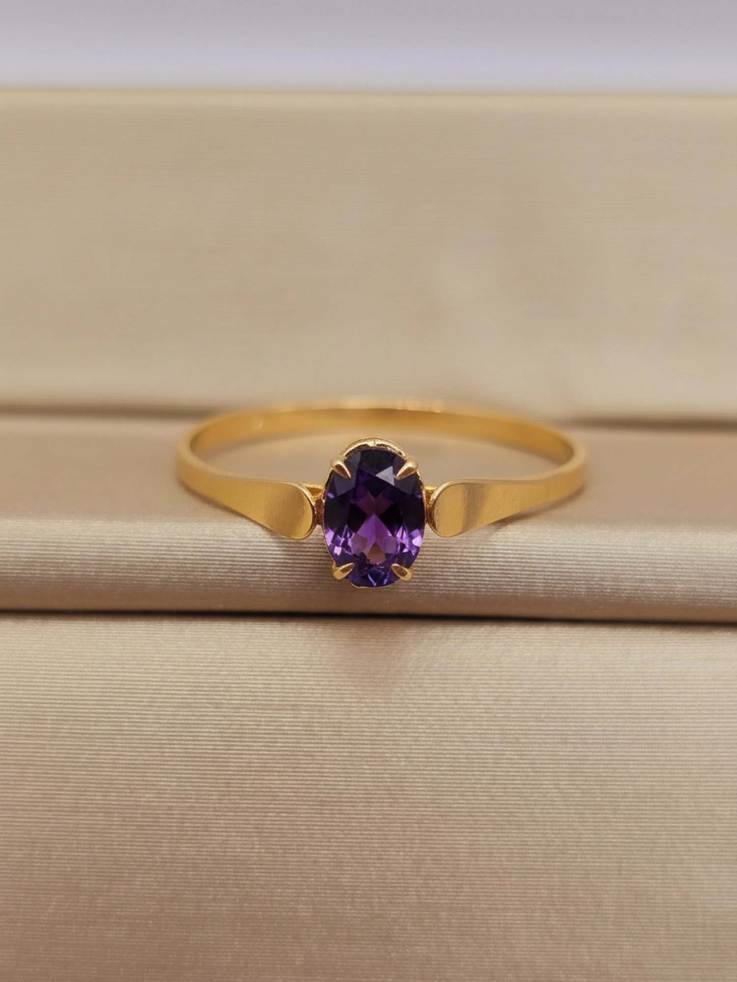 Anillo chatón ovalado amatista 1.1 grs Oro 18k 2