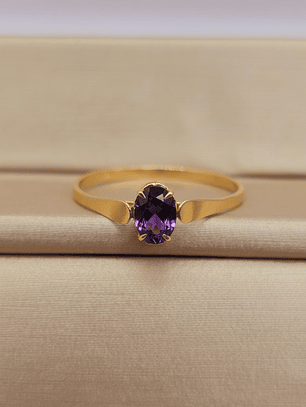Anillo chatón ovalado amatista 1.1 grs Oro 18k