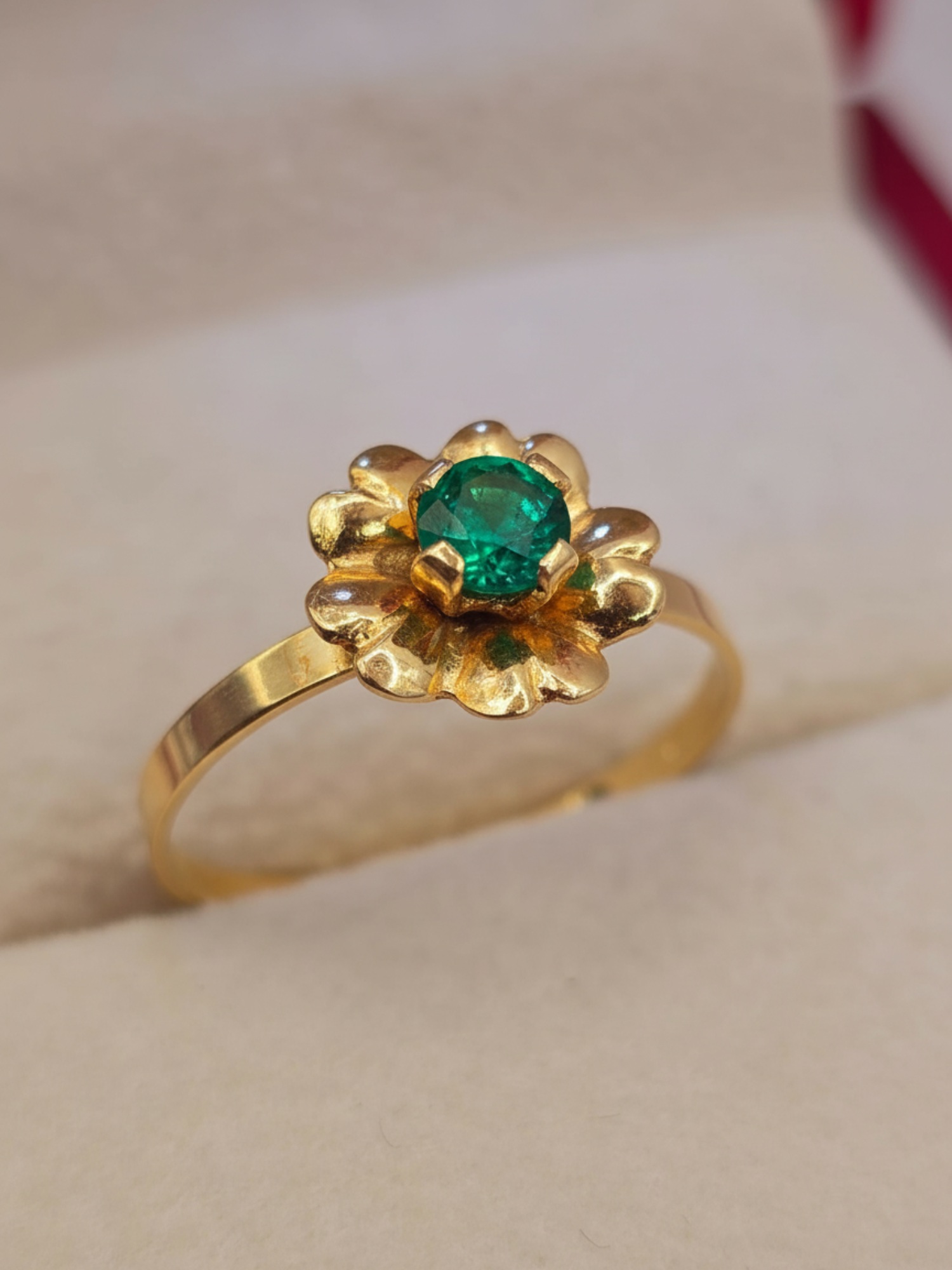 Anillo flor esmeralda 1.5 grs Oro 18k 5
