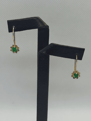 Aros con gancho flor esmeralda 1.2 grs Oro 18k