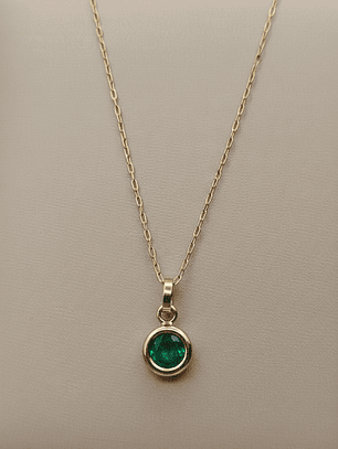 Cadena limada 50 cm y punto de luz esmeralda 2 grs Oro 18k