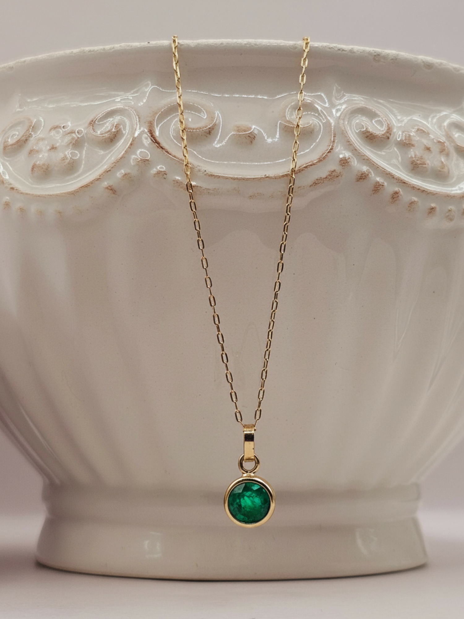 Cadena limada 50 cm y punto de luz esmeralda 2 grs Oro 18k 1