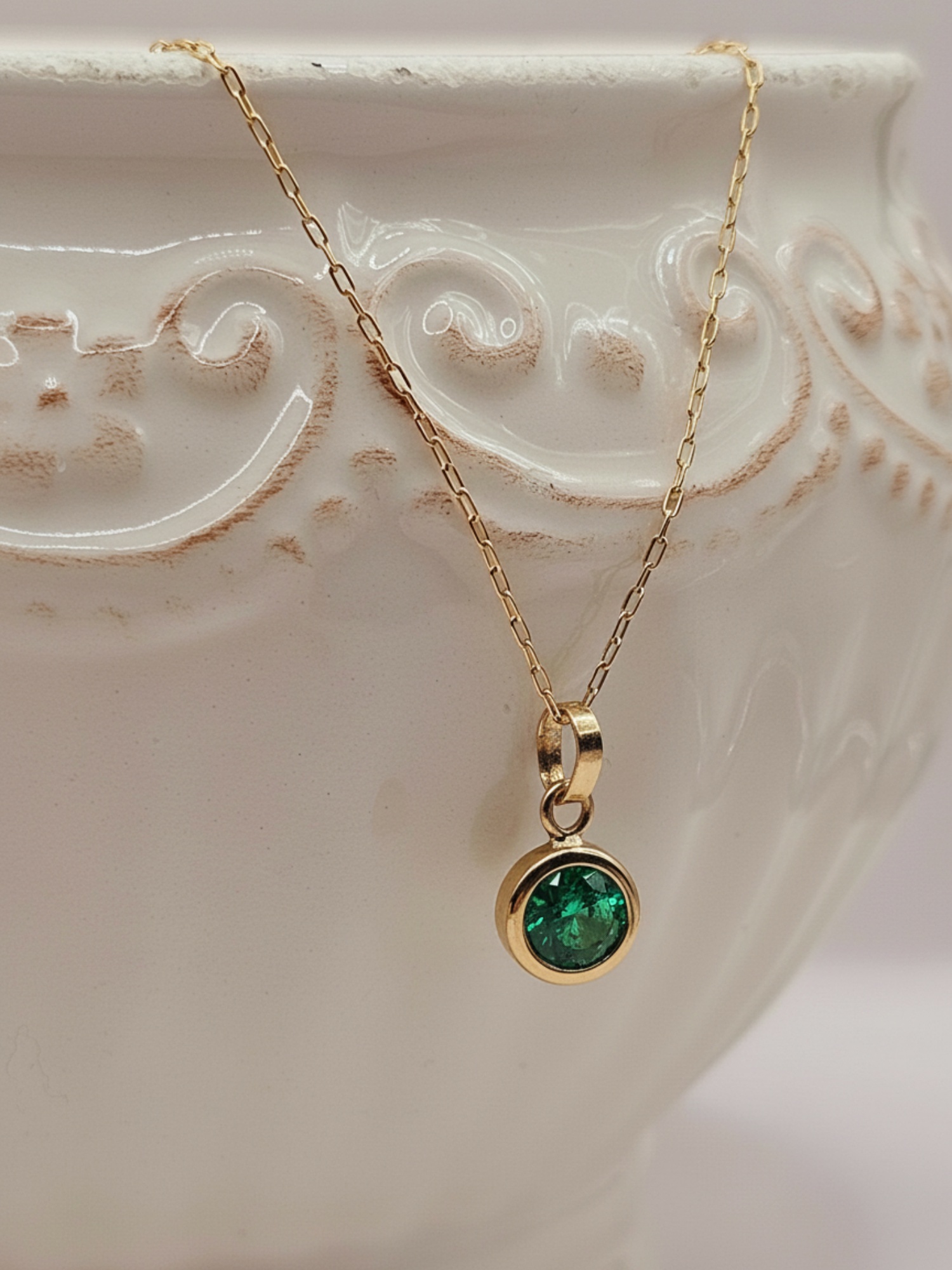 Cadena limada 50 cm y punto de luz esmeralda 2 grs Oro 18k 4