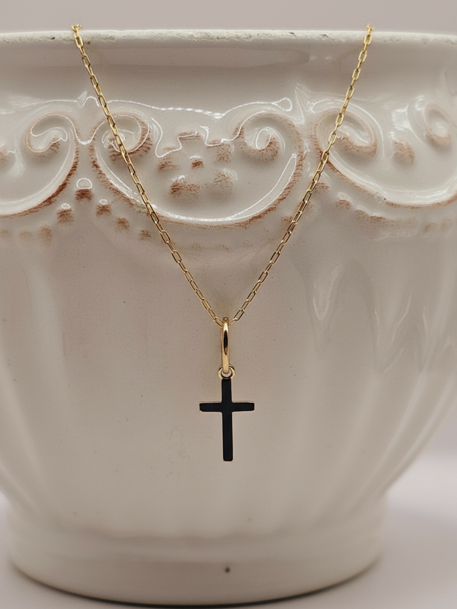 Cadena limada 45 cm y cruz palito 1.7 cm 1.4 grs Oro 18k 2